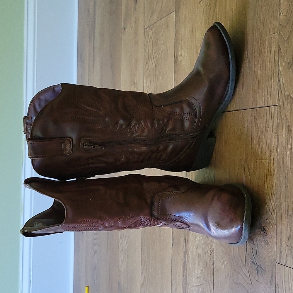 Western style brown boots - Picture 1 of 10